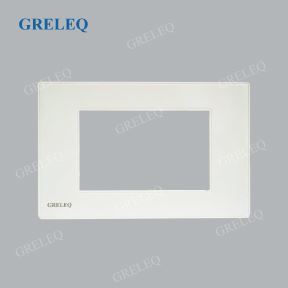 Mặt chứa 2 thiết bị cỡ trung hoặc 3 thiết bị cỡ nhỏ